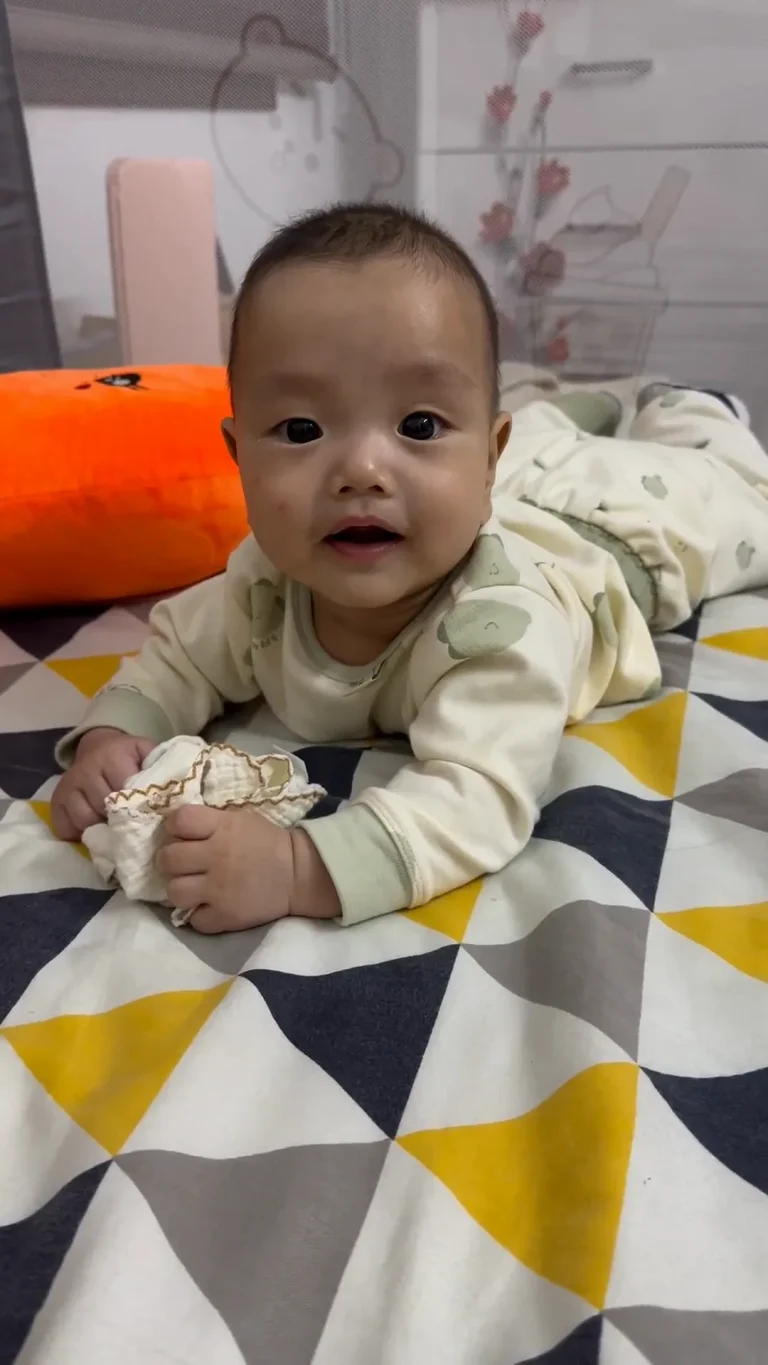 Video của Minh Đức, 5 tháng tuổi